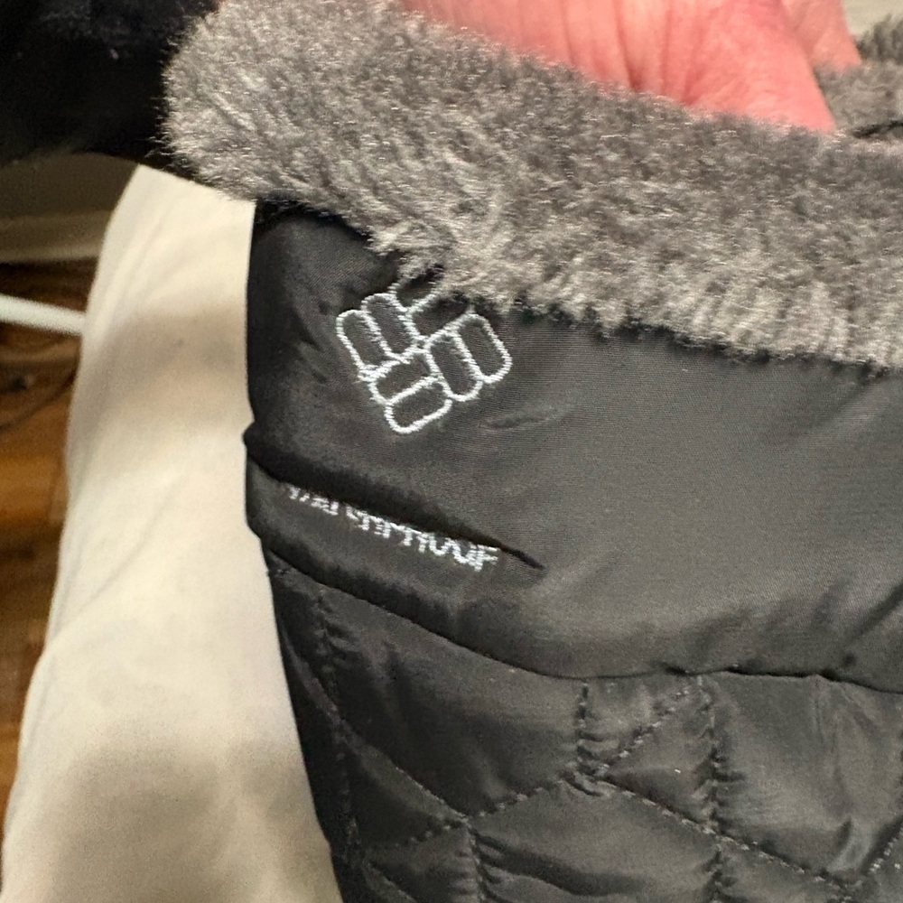 Columbia Women's Black Quilted Winter Boots - Picture 12 of 15